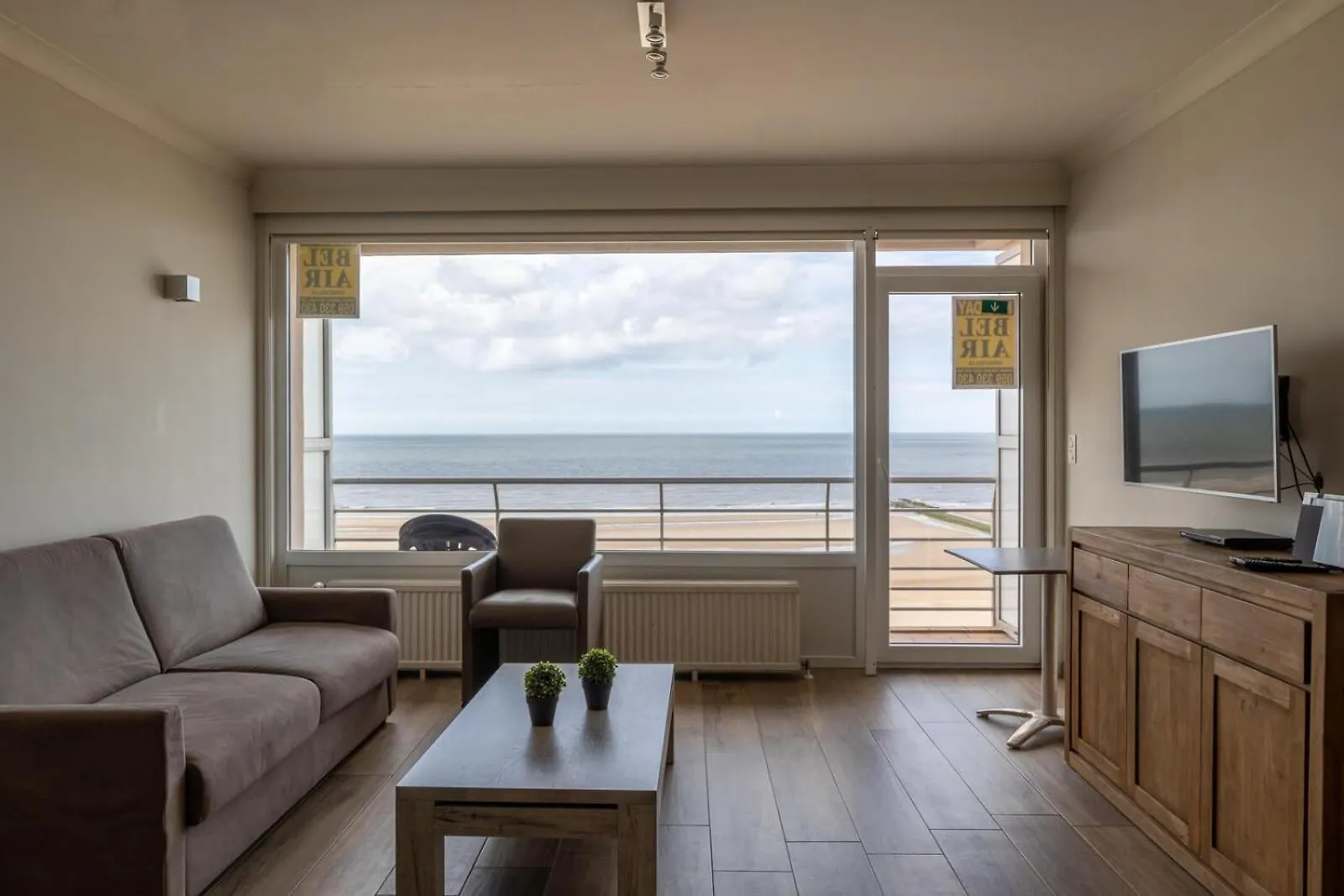 Spacious 2-Bedroom Apartment With Breathtaking Sea View T68 Ostend Belgium