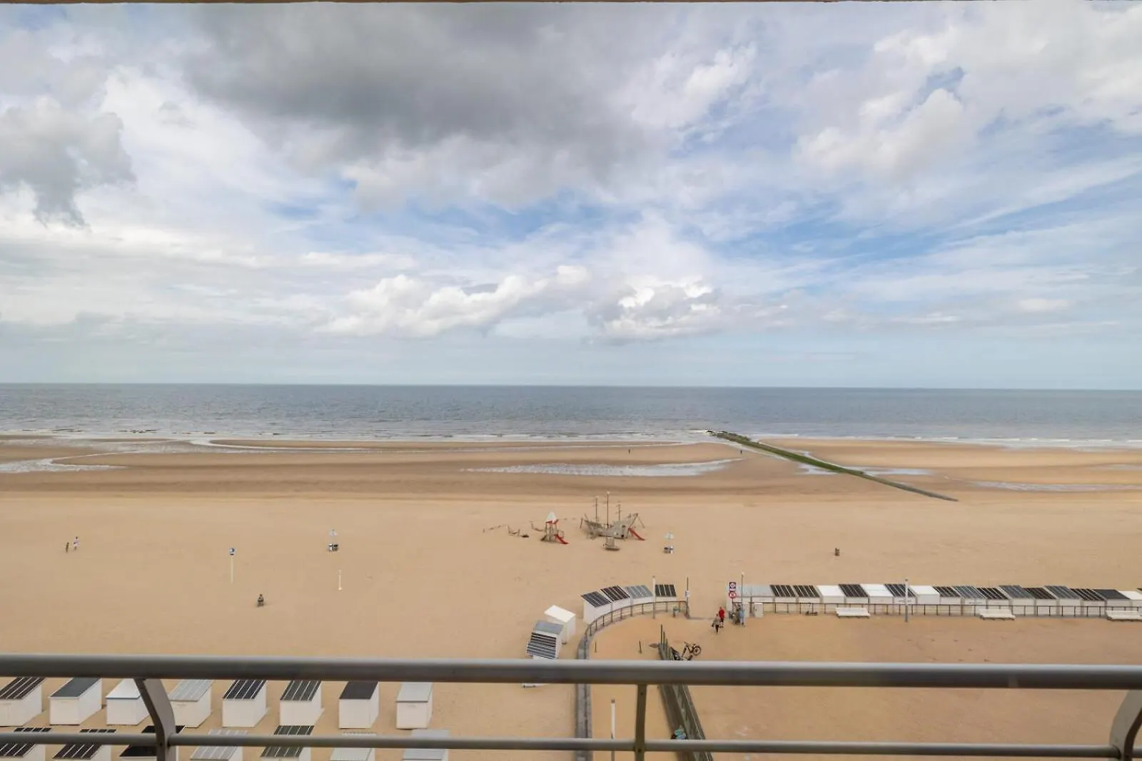 Spacious 2-Bedroom Apartment With Breathtaking Sea View T68 Ostend 0*,  Belgium
