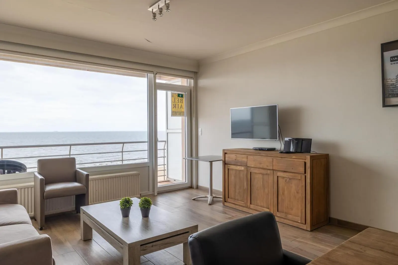 Spacious 2-Bedroom Apartment With Breathtaking Sea View T68 Ostend Belgium