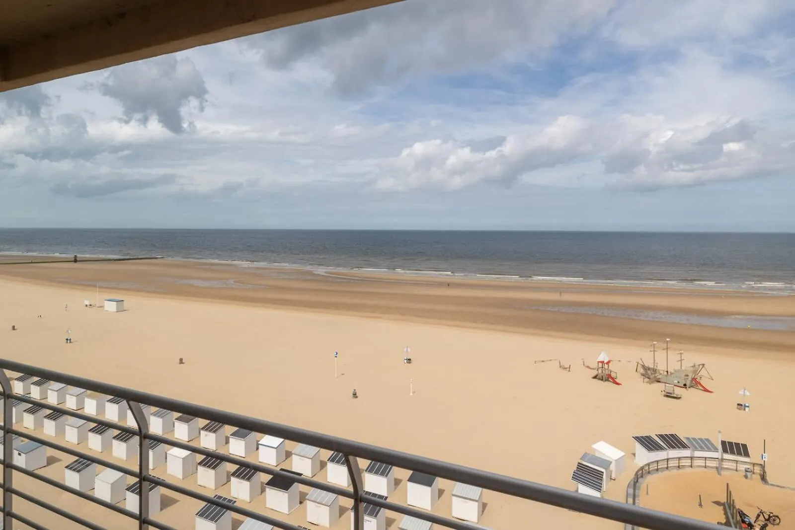 Spacious 2-Bedroom Apartment With Breathtaking Sea View T68 Ostend
